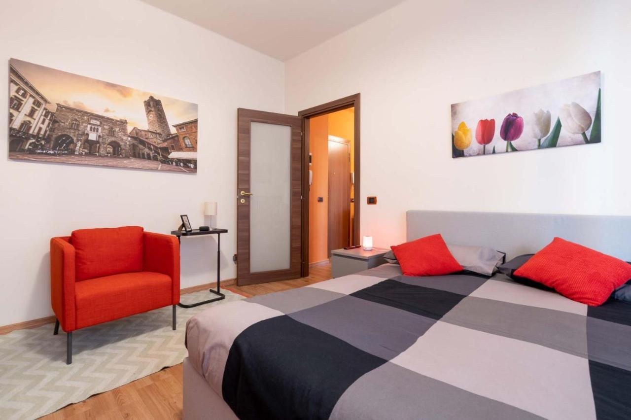 Appartamento Casa Martina- Airport Free Shuttle-H24 Bergamo Esterno foto